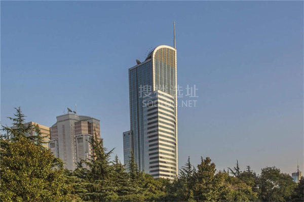 人民广场双轨交汇，银色巨人地标——港陆广场甲级写字楼全面招租中